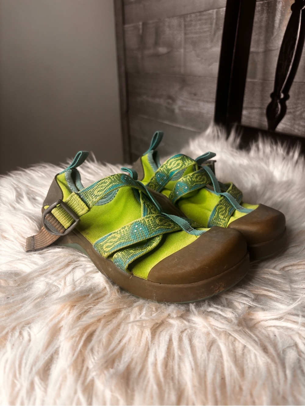 Chaco kids 3 Green Outdoor water hiking shoes with Straps